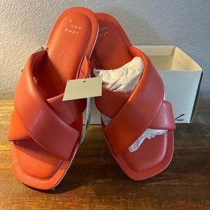 NWT Cushion Sandal Extra padding for ultimate comfort. Size 7 a new day.